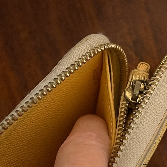 Louis Vuitton Cream and Blue Wallet - Picture 6 of 7